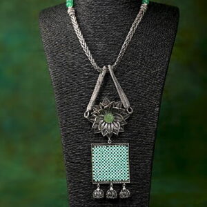 Blissful Zinnia Silver Necklace