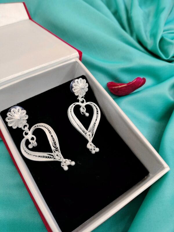 TWIN OF HEARTSFILIGREE EARDROPS