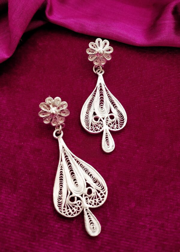 SNOWBELLFLORAL VINTAGE FILIGREE EARRINGS - Image 2