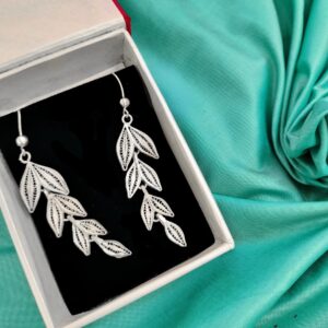 LEAFY TRAILFILIGREE DANGLERS