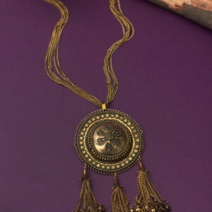 Debrati pendant necklace