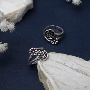 Dezi oxidised Toe Ring