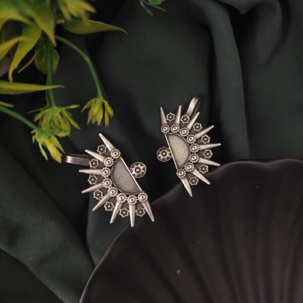 Isabella Sun Earcuff