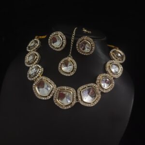 Kundan Choker Necklace Earrings Set with Mangtika