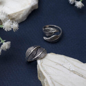 Leaf oxidised Toe Ring