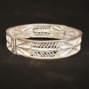 Malati Petals chur - Silver filigree wide bangle