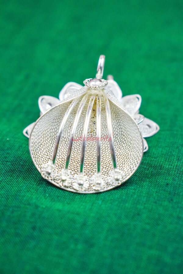Medium Patti Dhatura Pendant