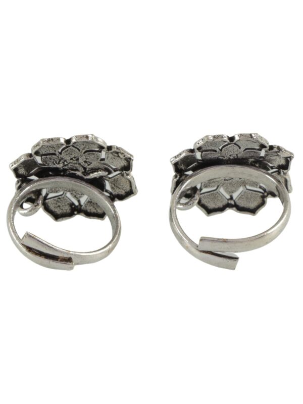Oxidised Silver Floral Toe Ring for Women - Image 3