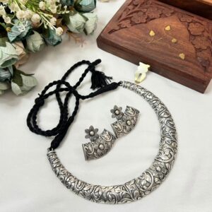 SHIVINKA Hasli Necklace Earrings Set