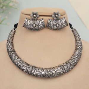 Suranvi Oxidised Choker set