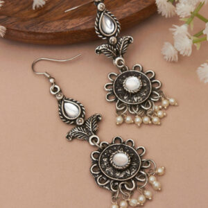 Triya stone earring